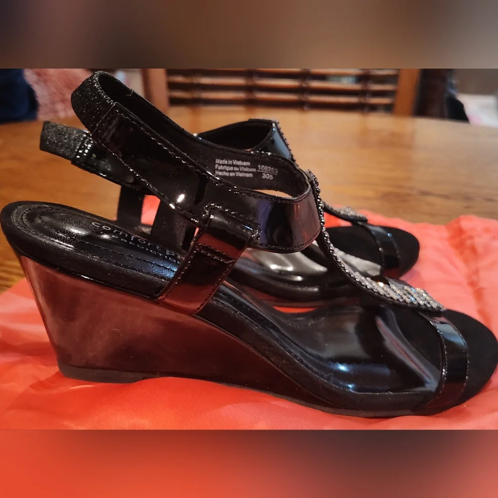 NEW!! IN BOX! COMFORT PLUS By Predictions Wedge Sandal - Picture 5 of 9
